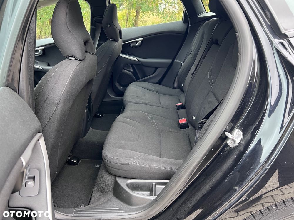 Volvo V40 - 25