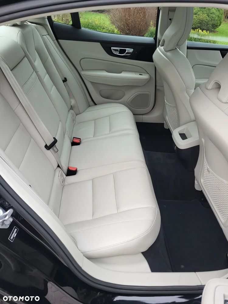 Volvo S60 T6 AWD Momentum Pro - 19