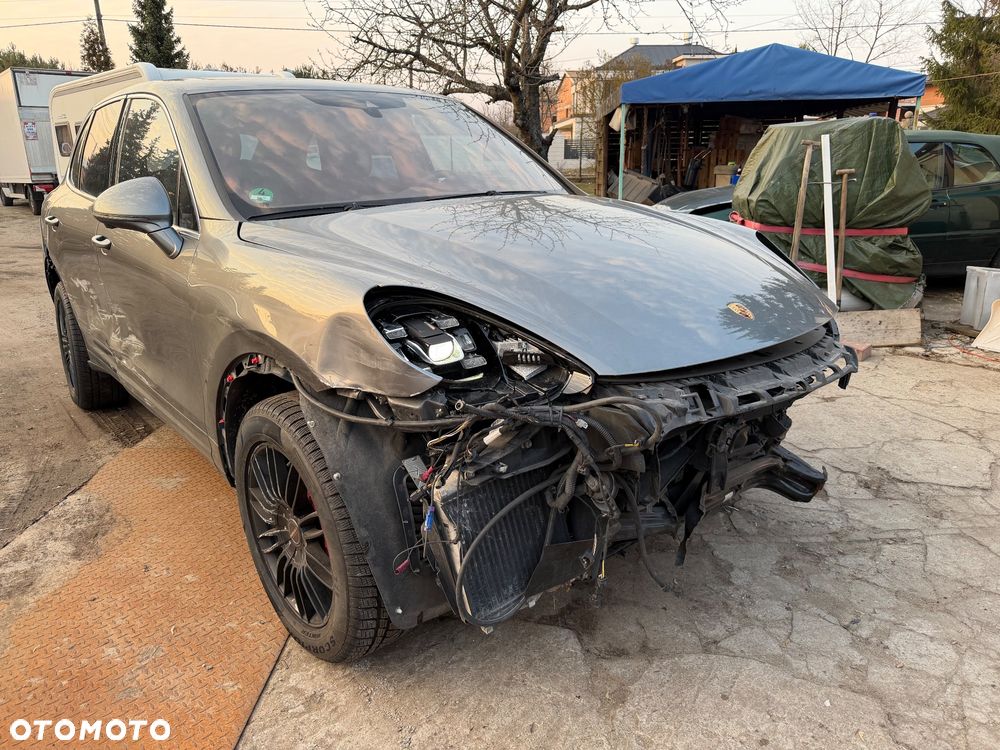 Porsche Cayenne - 1