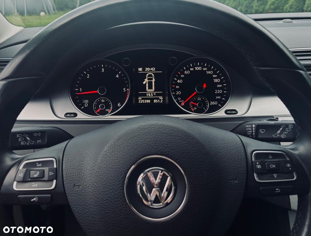 Volkswagen Passat - 13