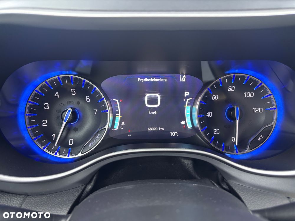 Chrysler Pacifica - 36