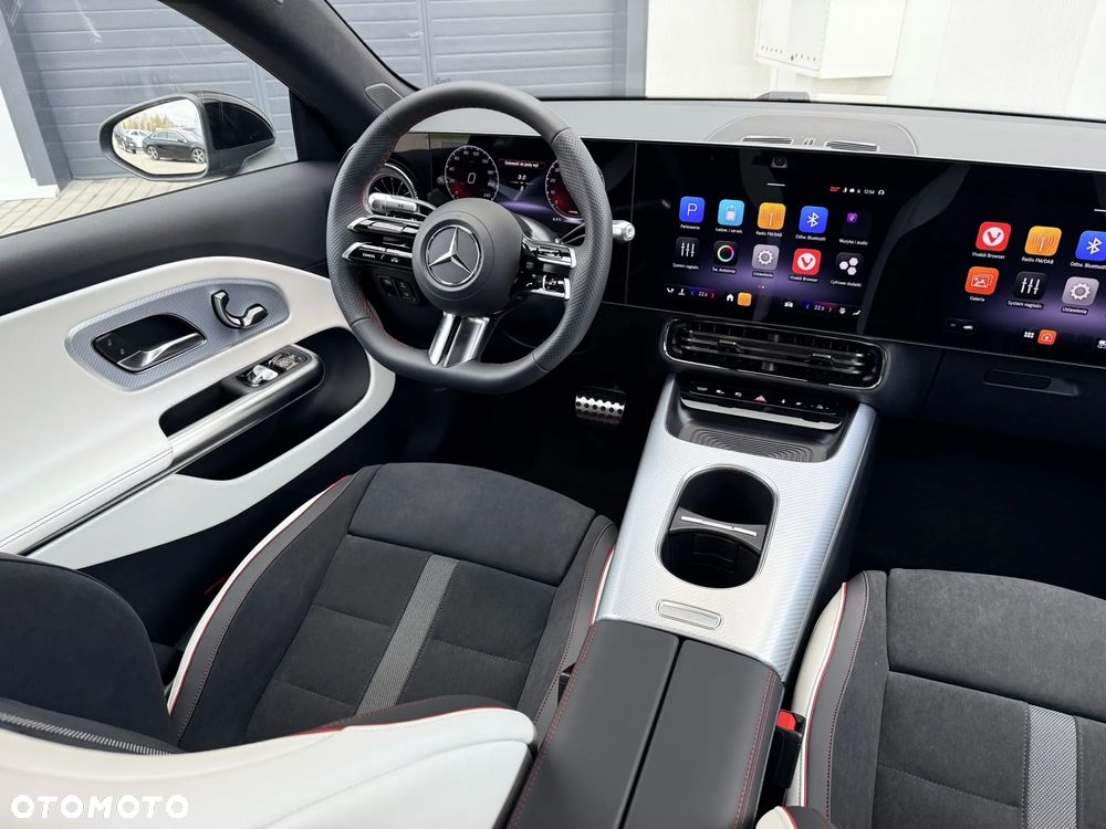 Mercedes-Benz CLA - 12