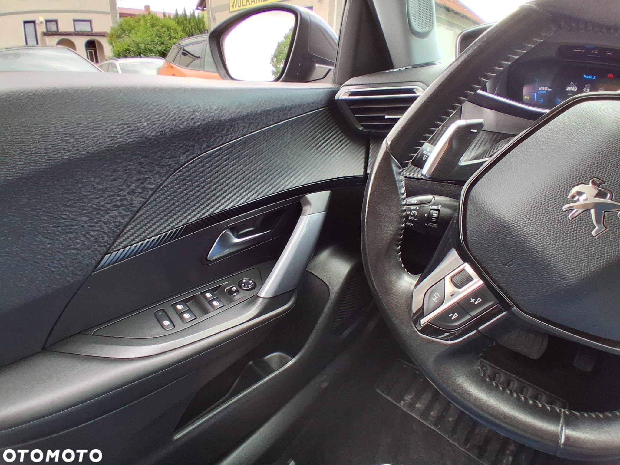 Peugeot 2008 PureTech 130 Allure S&S EAT8 - 16