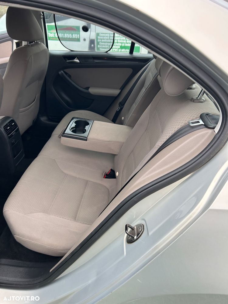 Volkswagen Jetta 1.6 TDI DSG Comfortline - 13