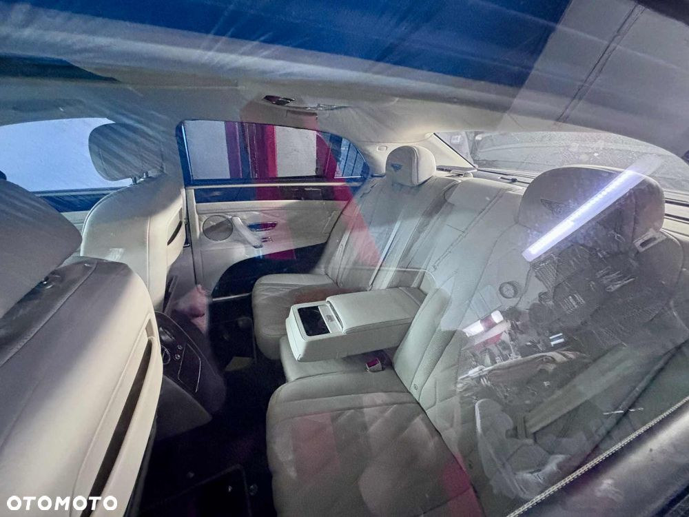 Bentley Flying Spur W12 - 21