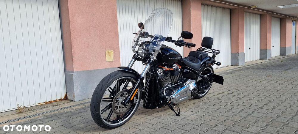 Harley-Davidson Softail Breakout - 8