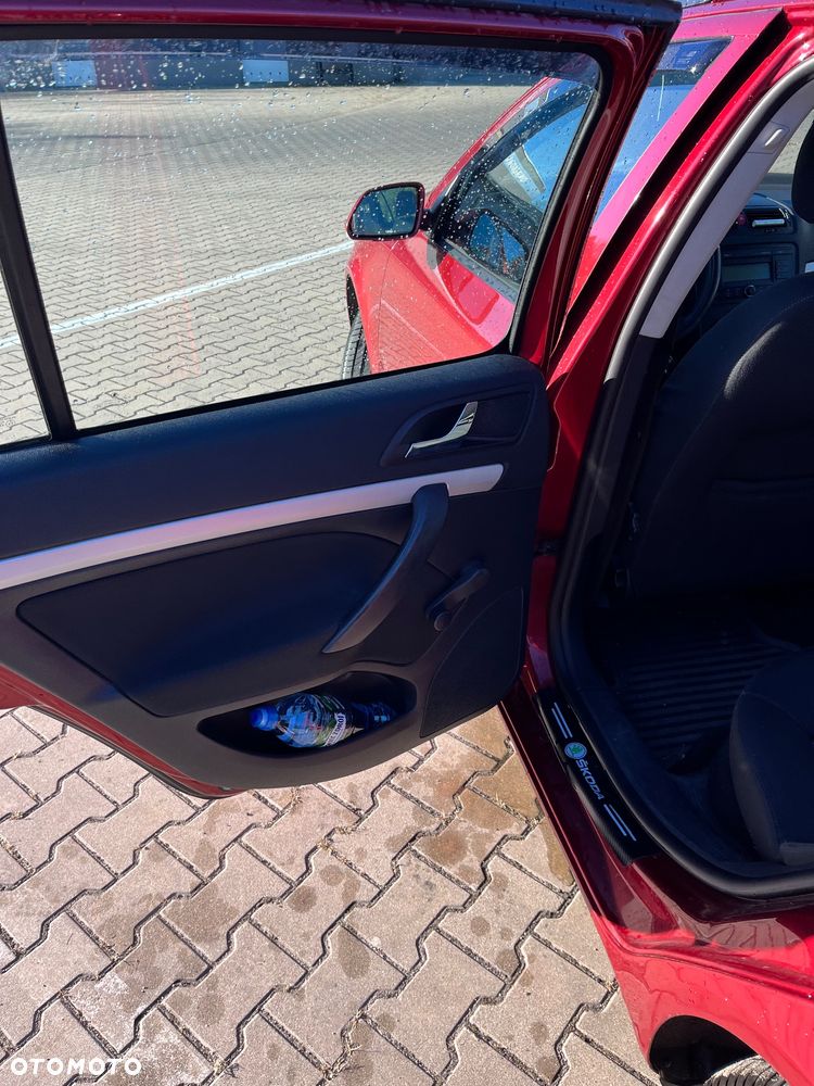 Skoda Octavia 1.6 Combi Ambiente - 11