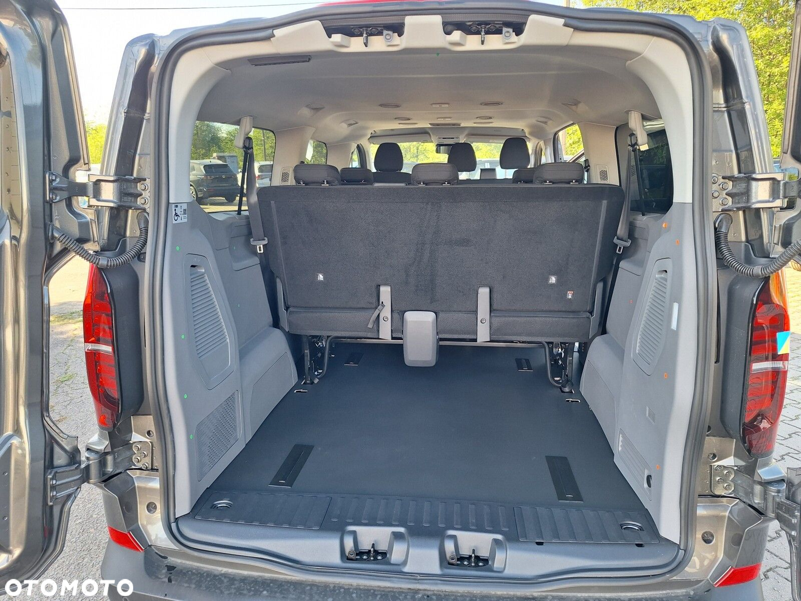 Volkswagen Caravelle - 23