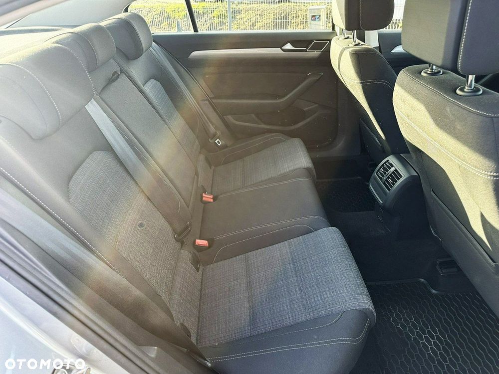 Volkswagen Passat 2.0 TDI EVO Business - 18