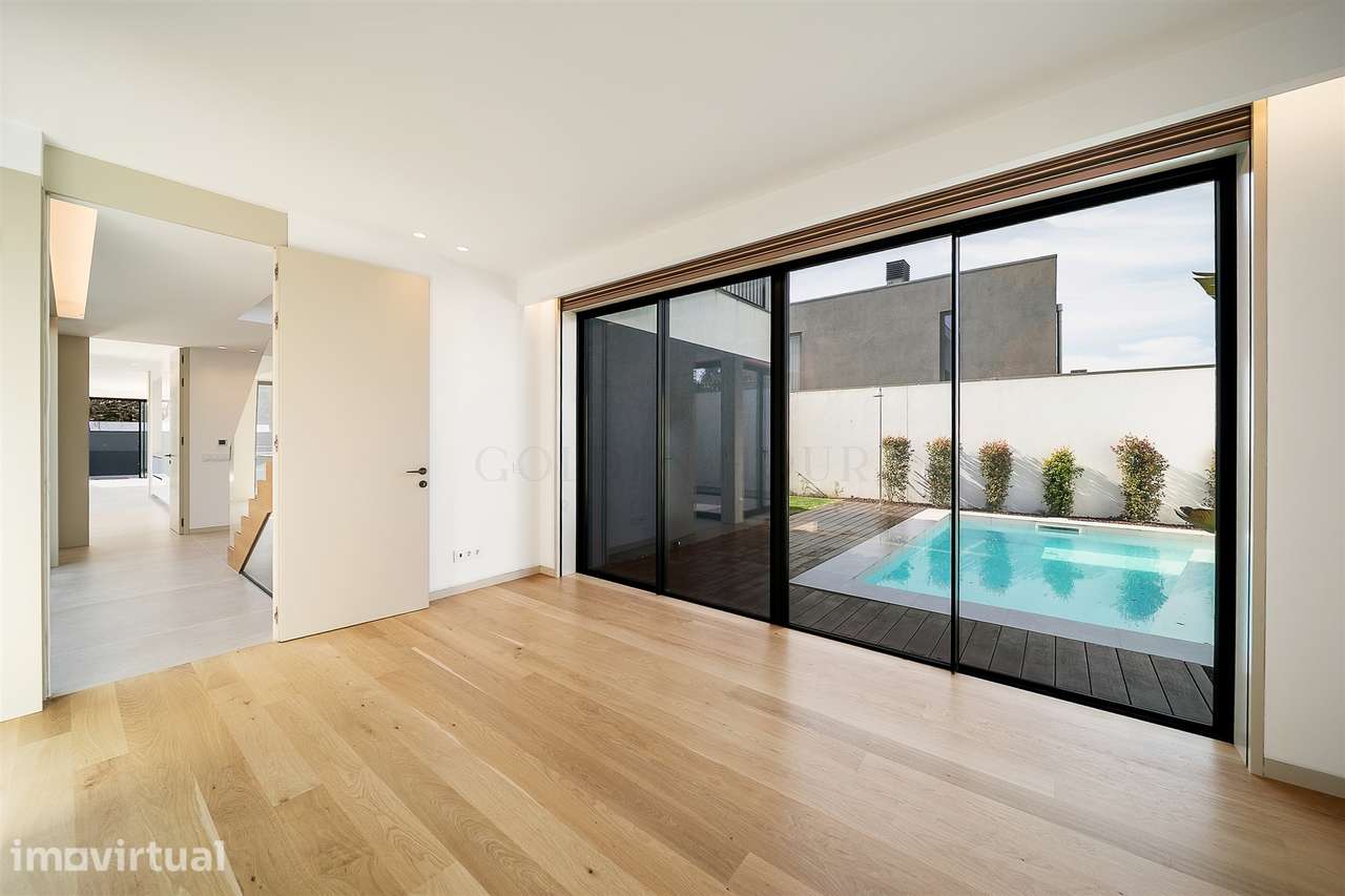 Moradia T4 de Luxo em Canidelo com Vista Mar | Golden Hour Real Estate - Grande imagem: 2/60