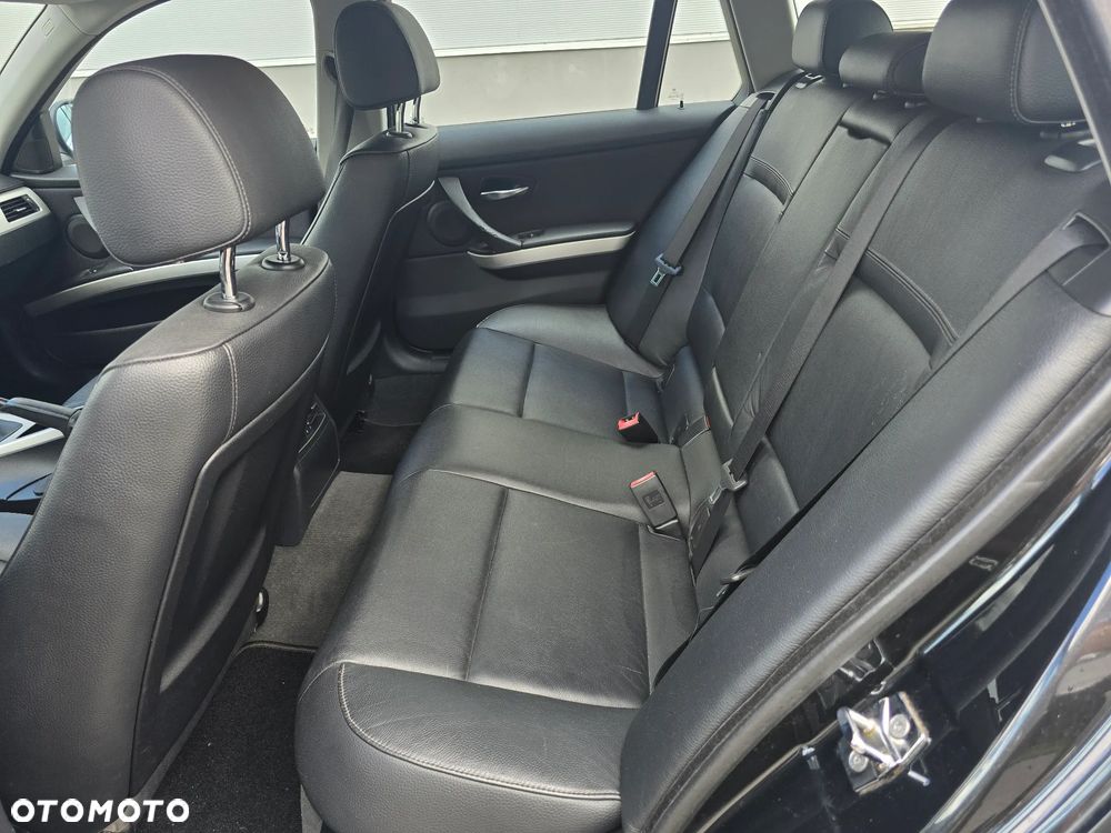 BMW Seria 3 320i - 12