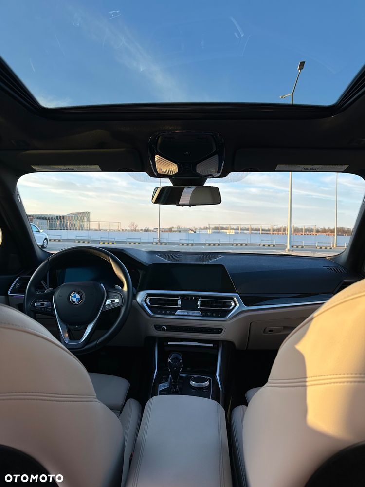 BMW Seria 3 330i xDrive M Sport - 23