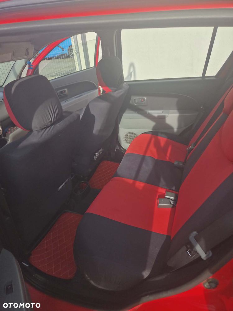 Daihatsu Sirion 1.0 - 7