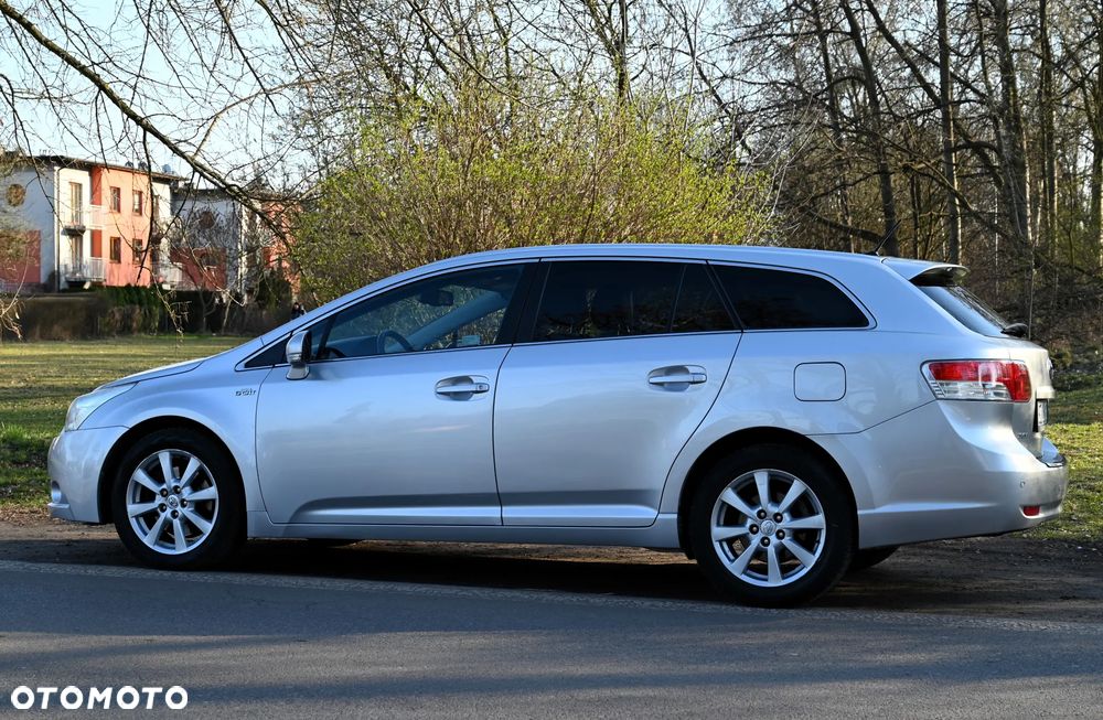 Toyota Avensis - 16