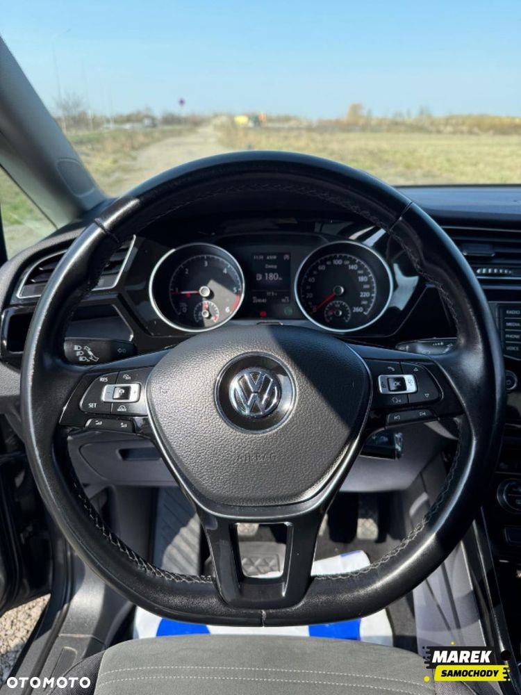 Volkswagen Touran - 11