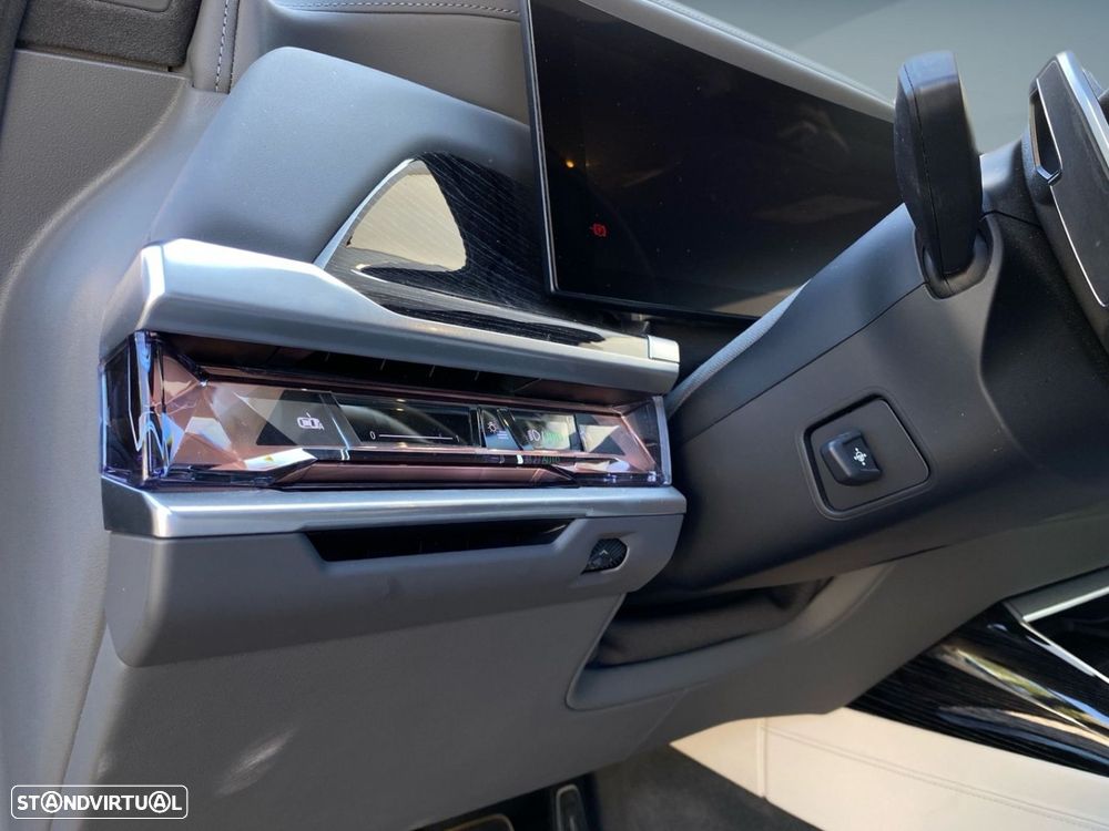 BMW i7 xDrive60 Pack Desportivo M — fotografia 17
