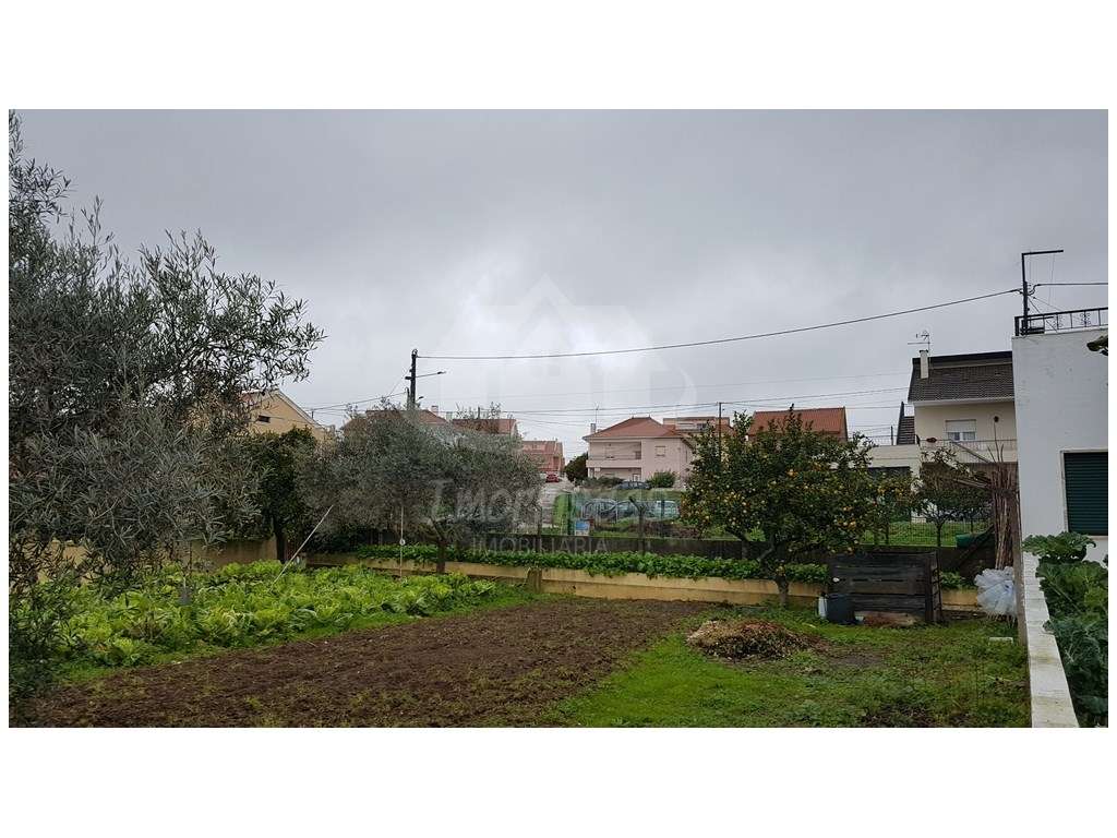 Terreno urbano de gaveto com 855 m², na Portela da Azóia - Grande imagem: 5/13
