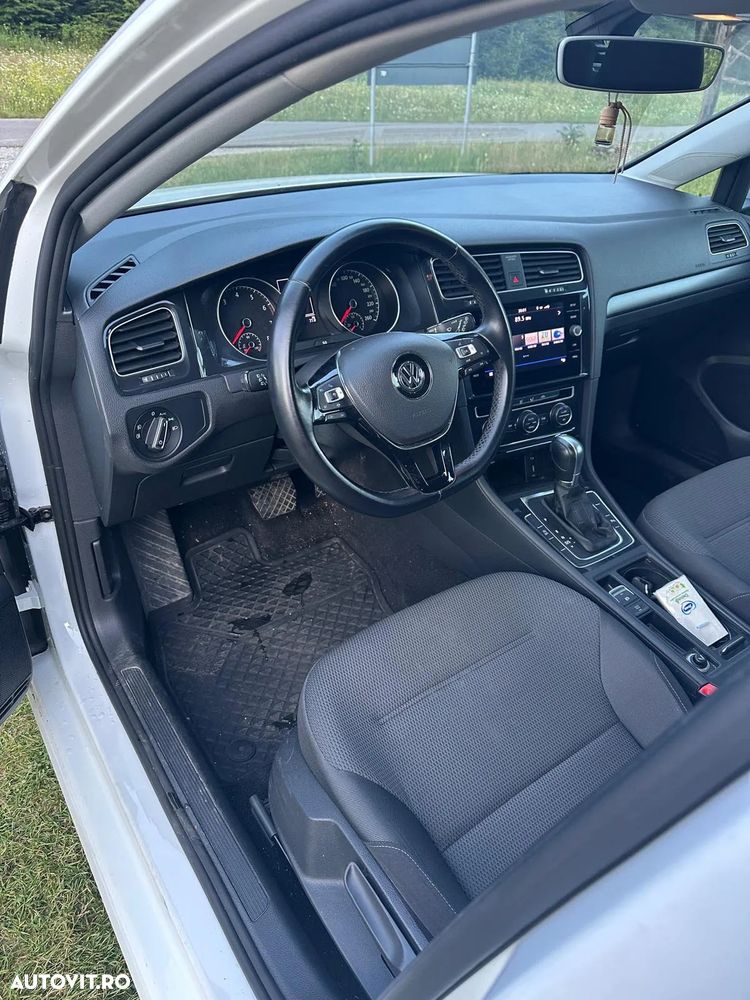 Volkswagen Golf - 11