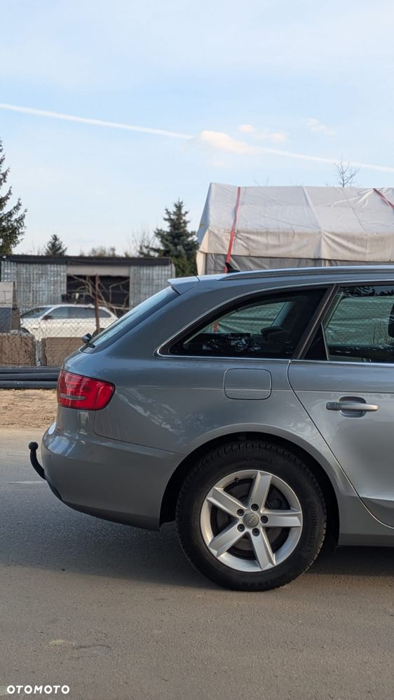 Audi A4 Avant 2.0 TDI DPF Ambiente - 9