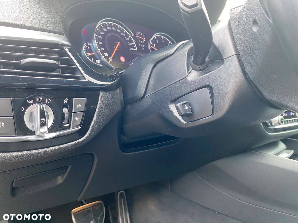 BMW Seria 5 540i xDrive Touring - 11