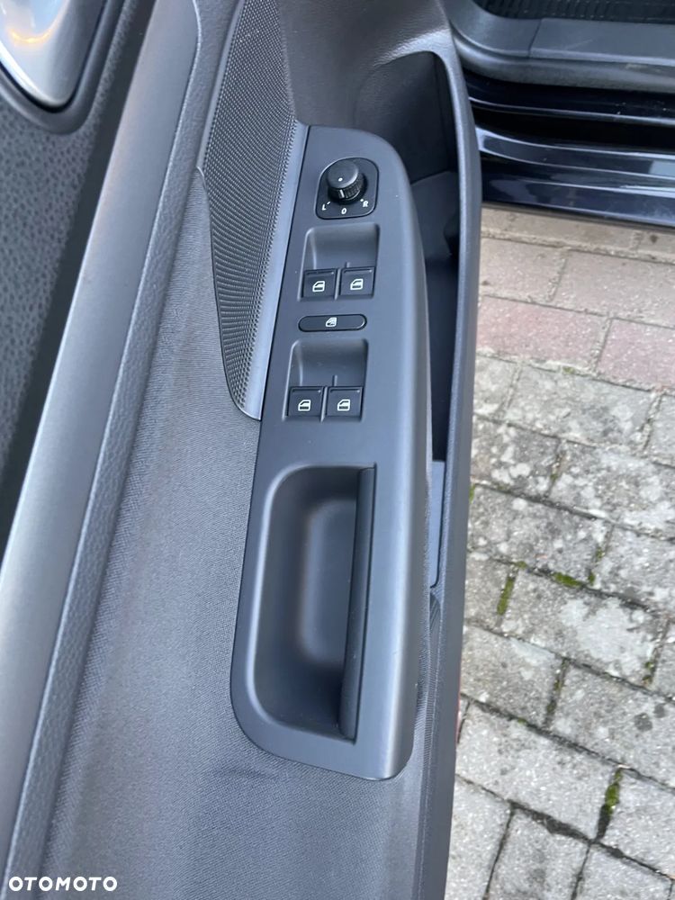 Volkswagen Jetta 1.6 FSI Trendline - 13