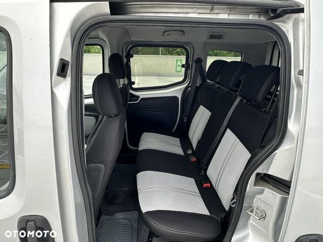 Fiat Fiorino Kombi Adventure - 10