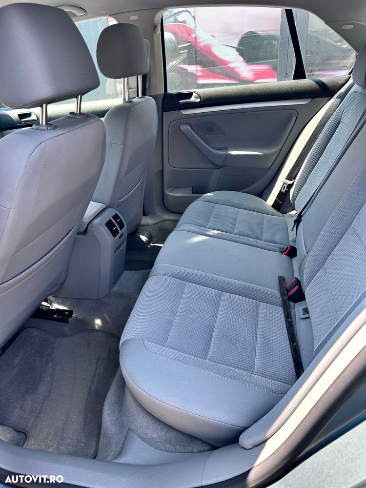 Volkswagen Jetta 1.9 TDI Comfortline - 11