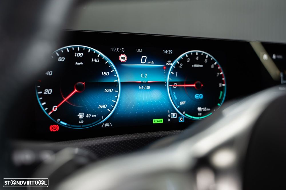 Mercedes-Benz CLA 250 e Shooting Brake AMG Line - 26