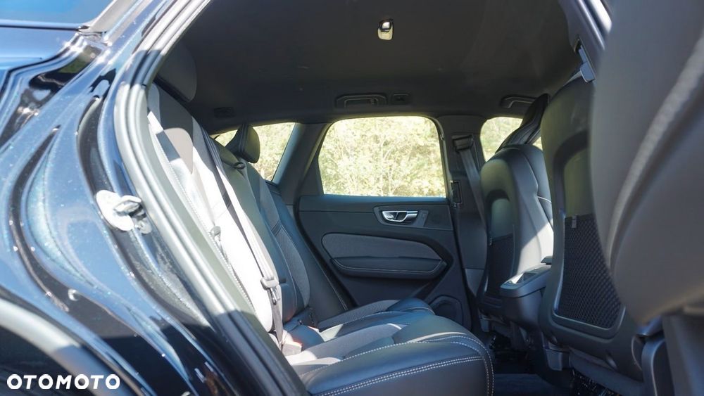 Volvo XC 60 B5 B AWD Plus Black Edition - 19