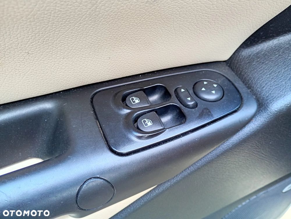 Lancia Ypsilon 2003 photo 4