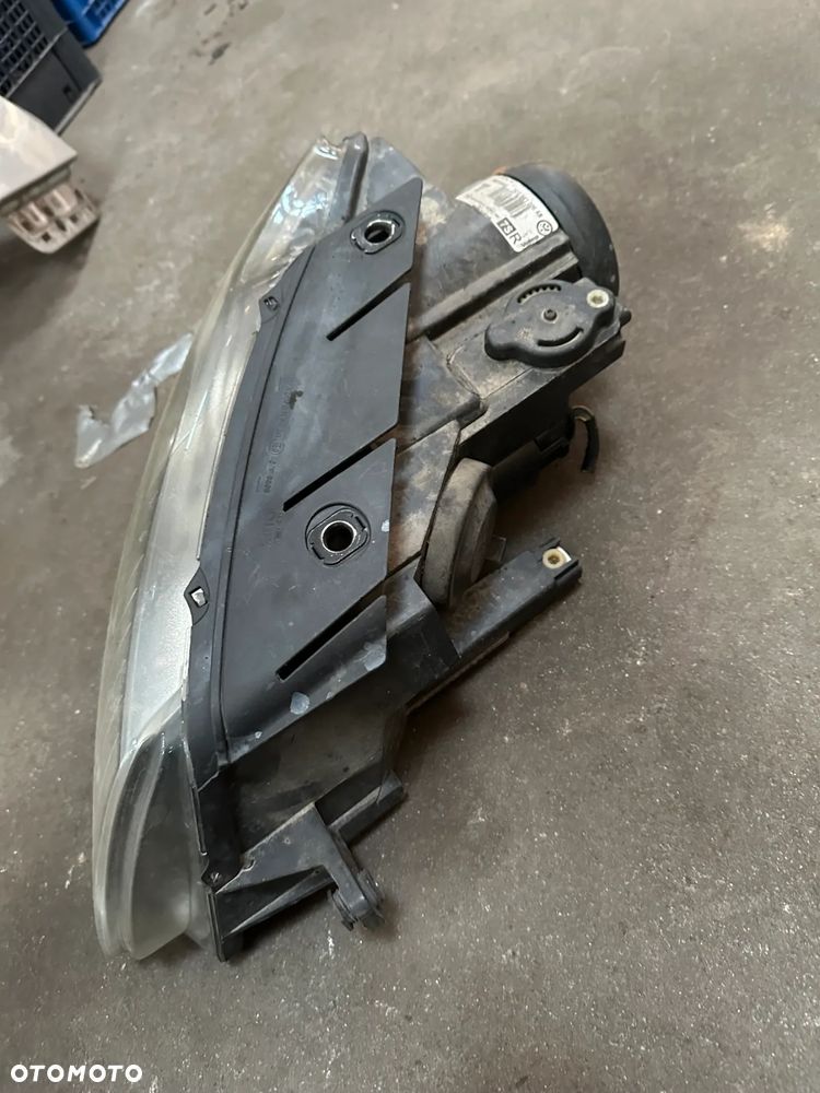 VW PASSAT B6 LAMPA PRAWA PRZEDNIA 3C0941006AB - 2