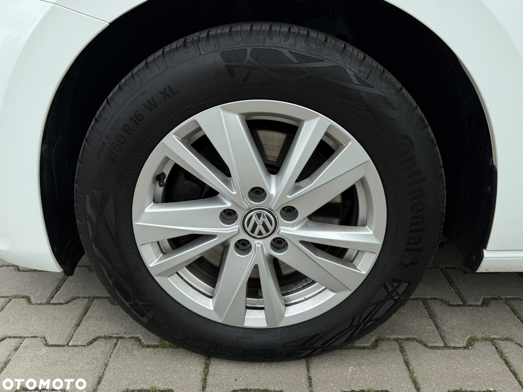 Volkswagen Touran 2.0 TDI BMT Comfortline DSG - 16