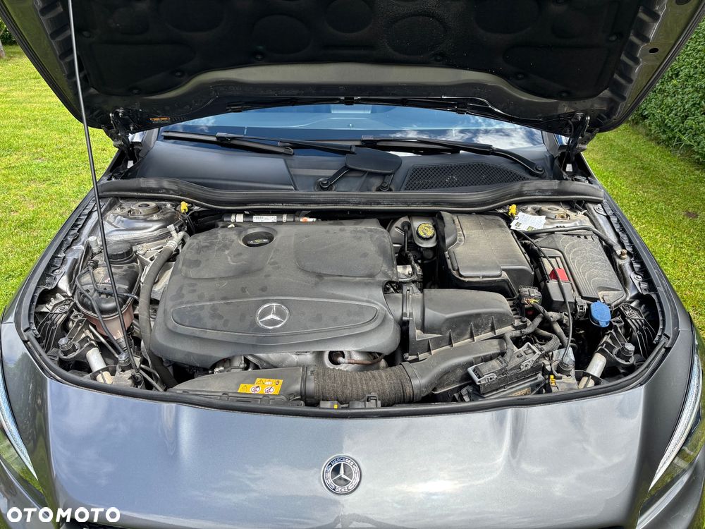 Mercedes-Benz CLA 180 7G-DCT - 12
