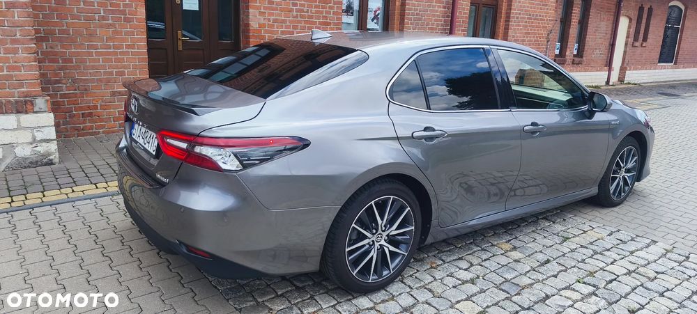 Toyota Camry - 10