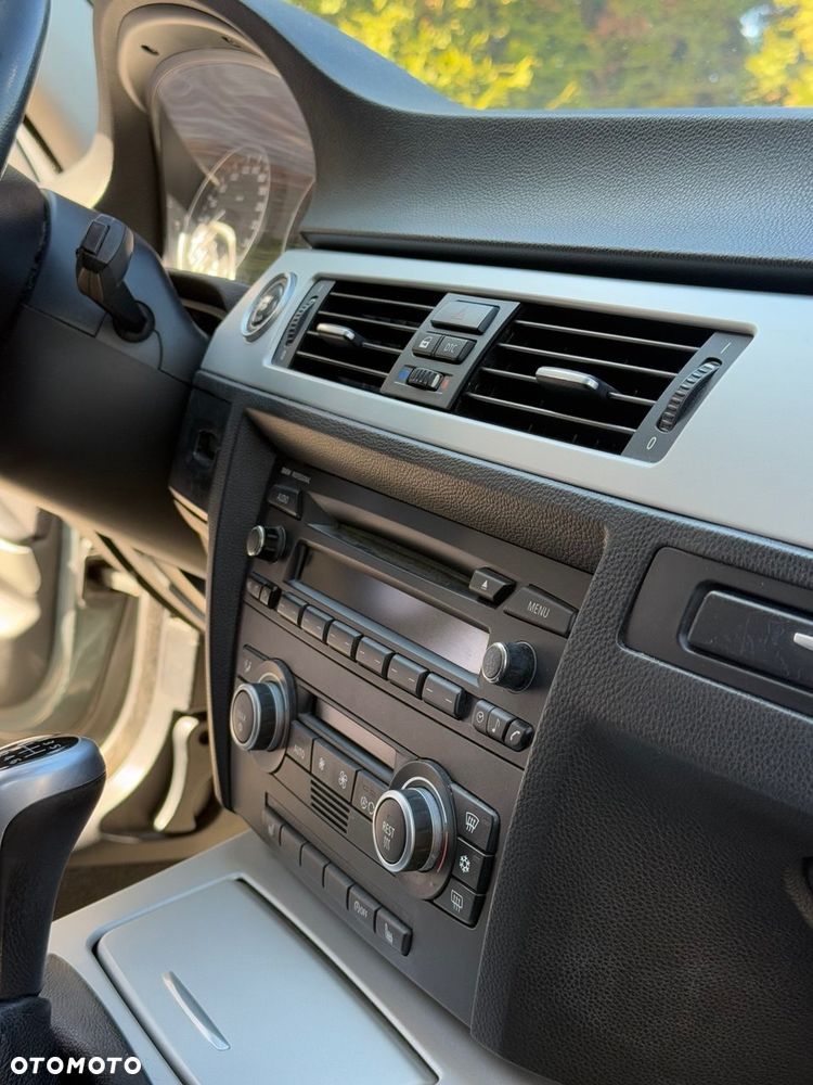 BMW Seria 3 318d - 10