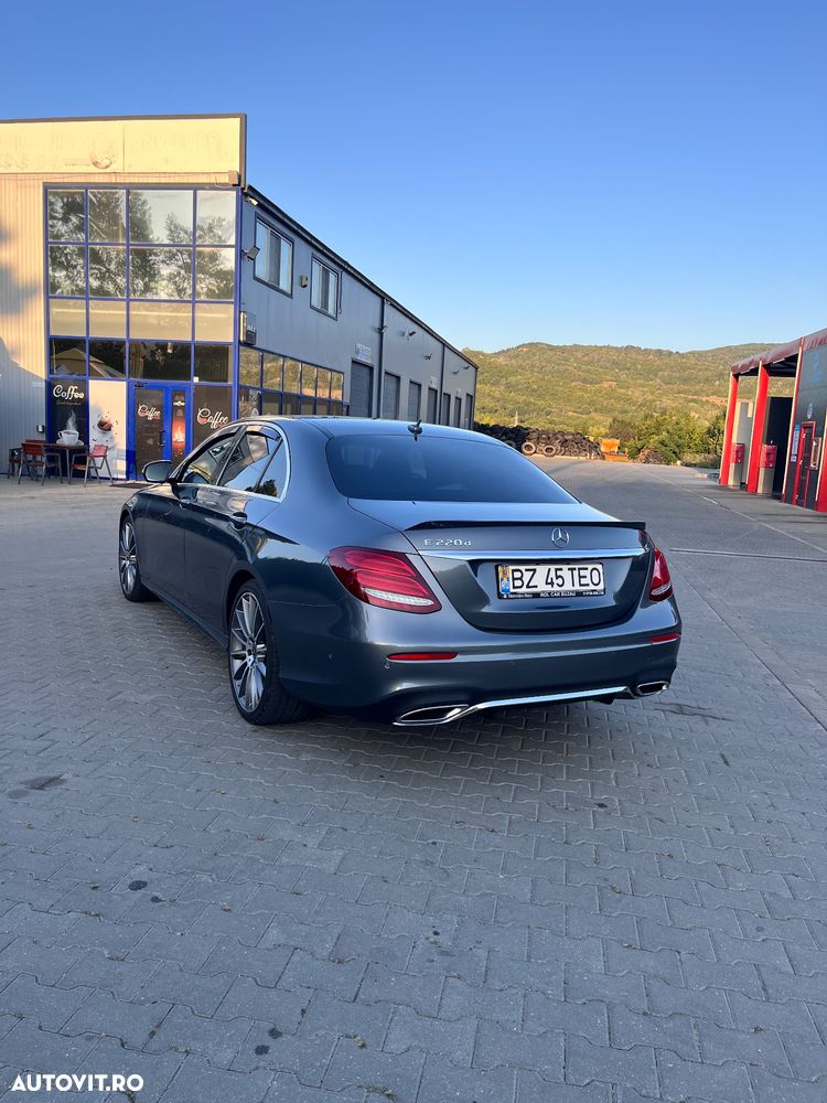 Mercedes-Benz E 220 d 4Matic 9G-TRONIC AMG Line - 9