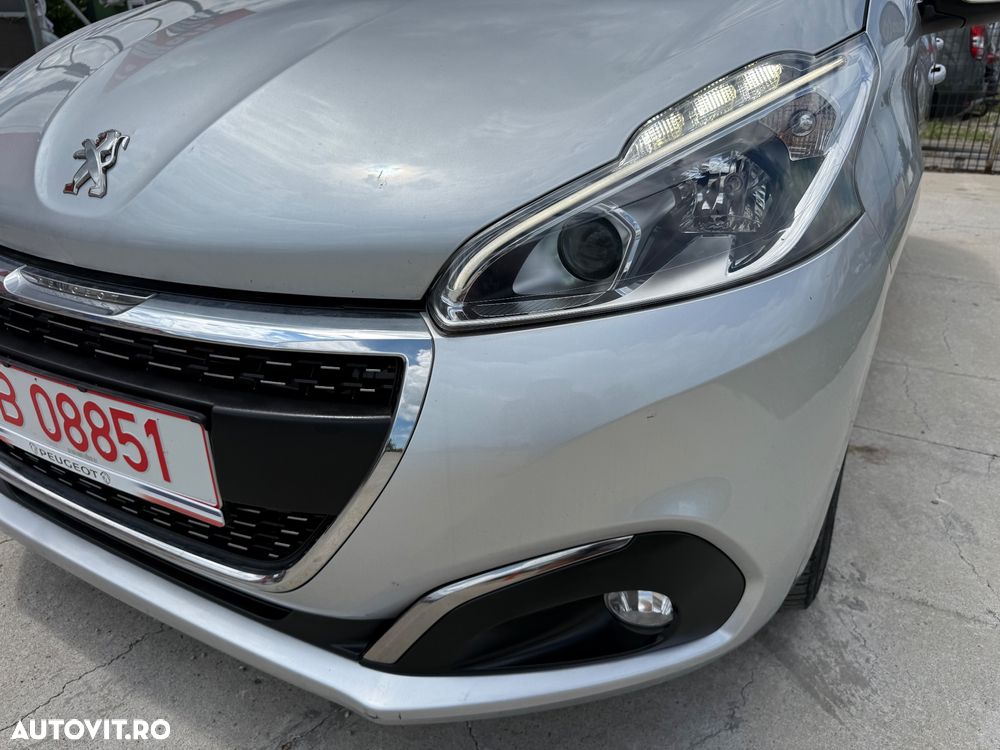 Peugeot 208 1.2 L PureTech Turbo S&S EAT6 Allure - 13