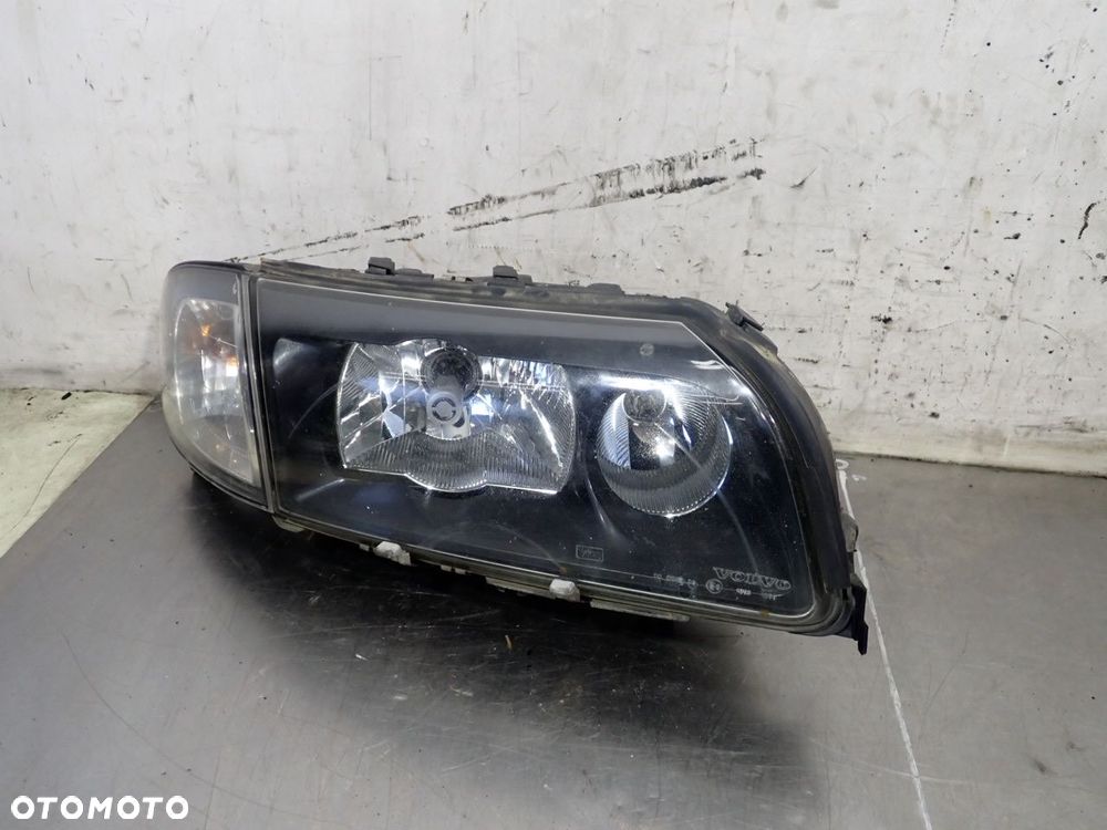 LAMPA PRAWA PRZEDNIA VOLVO S80 2.4 8693653 - 1