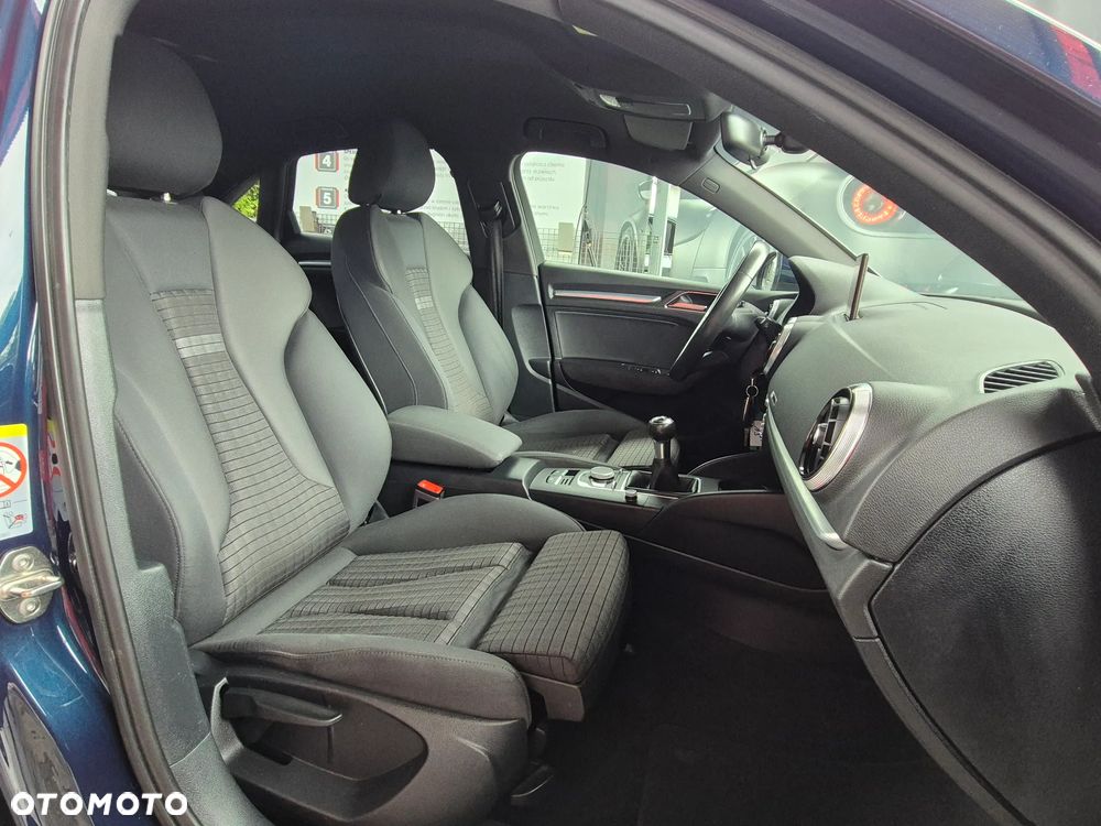 Audi A3 Limousine 2.0 TDI S line Sportpaket - 33