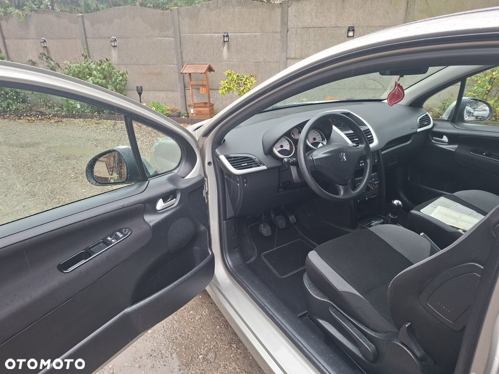 Peugeot 207 1.4 16V Trendy - 11