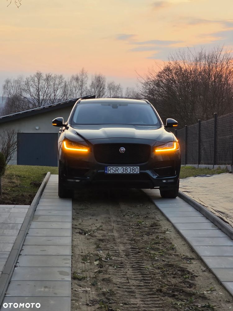 Jaguar F-Pace 25t AWD R-Sport - 13