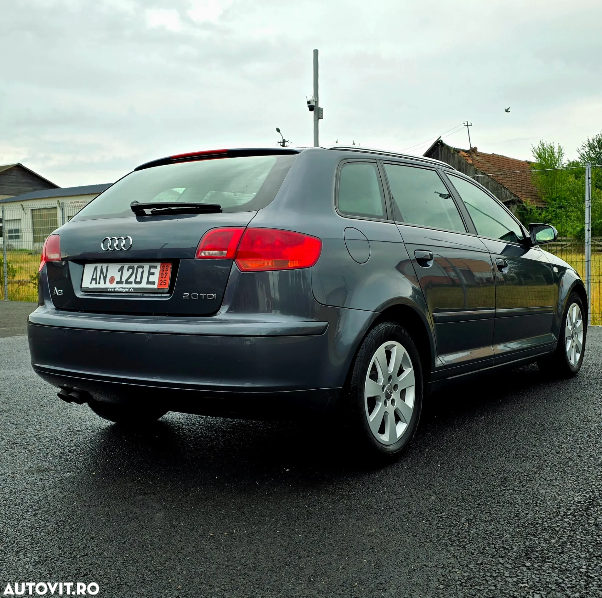 Audi A3 2.0 TDI Sportback DPF (DSG) S tronic Ambiente - 4