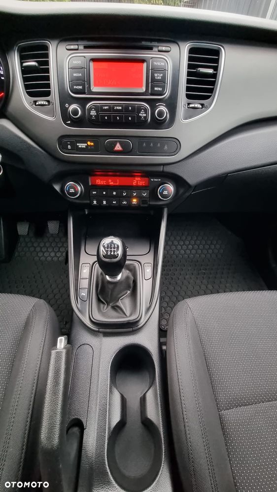 Kia Carens - 22