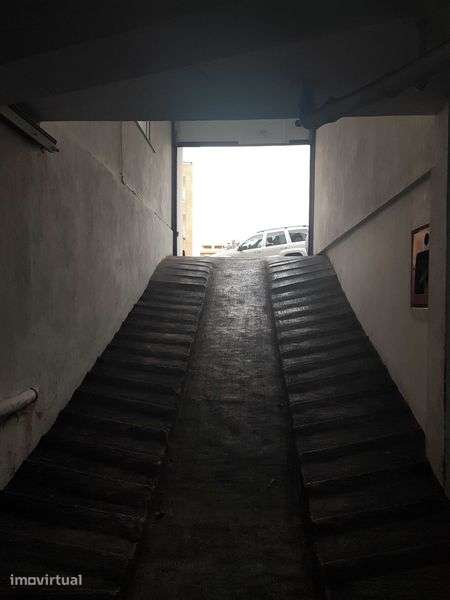Garagem fechada em Faro, próximo da rotunda do hospital - Grande imagem: 3/3