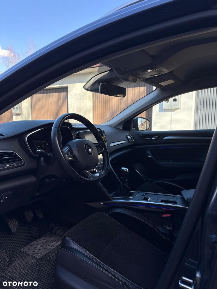 Renault Megane ENERGY TCe 130 Start & Stop Paris Business - 20