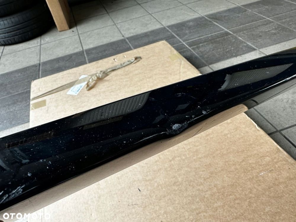 MERCEDES 205 C-KLASA AMG ŚRODKOWA LISTWA ZDERZAKA A2058851574 - 4