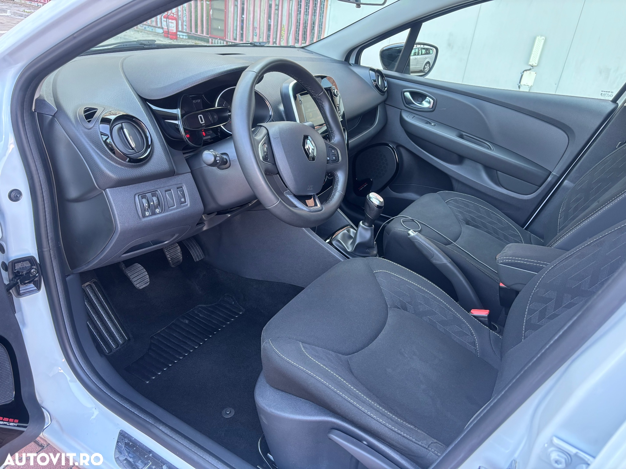 Renault Clio (Energy) TCe 90 Start & Stop LIMITED - 23