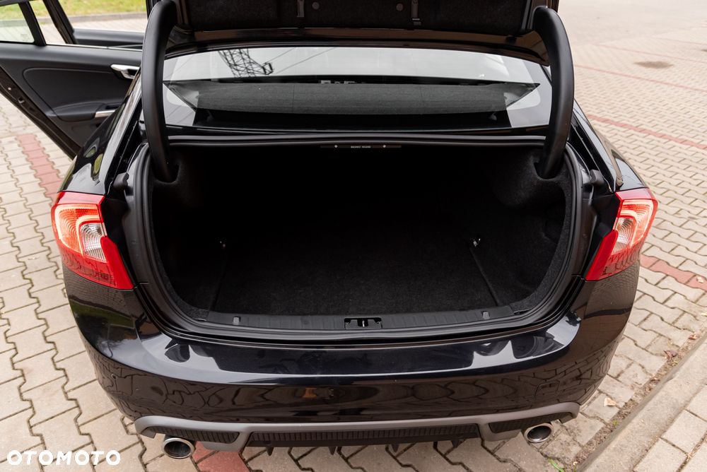Volvo S60 D5 AWD Geartronic RDesign - 20