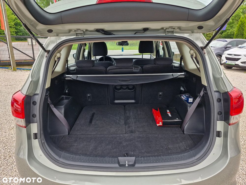 Kia Carens - 15