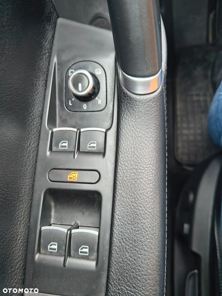 Volkswagen Passat 2.0 TSI Highline - 34